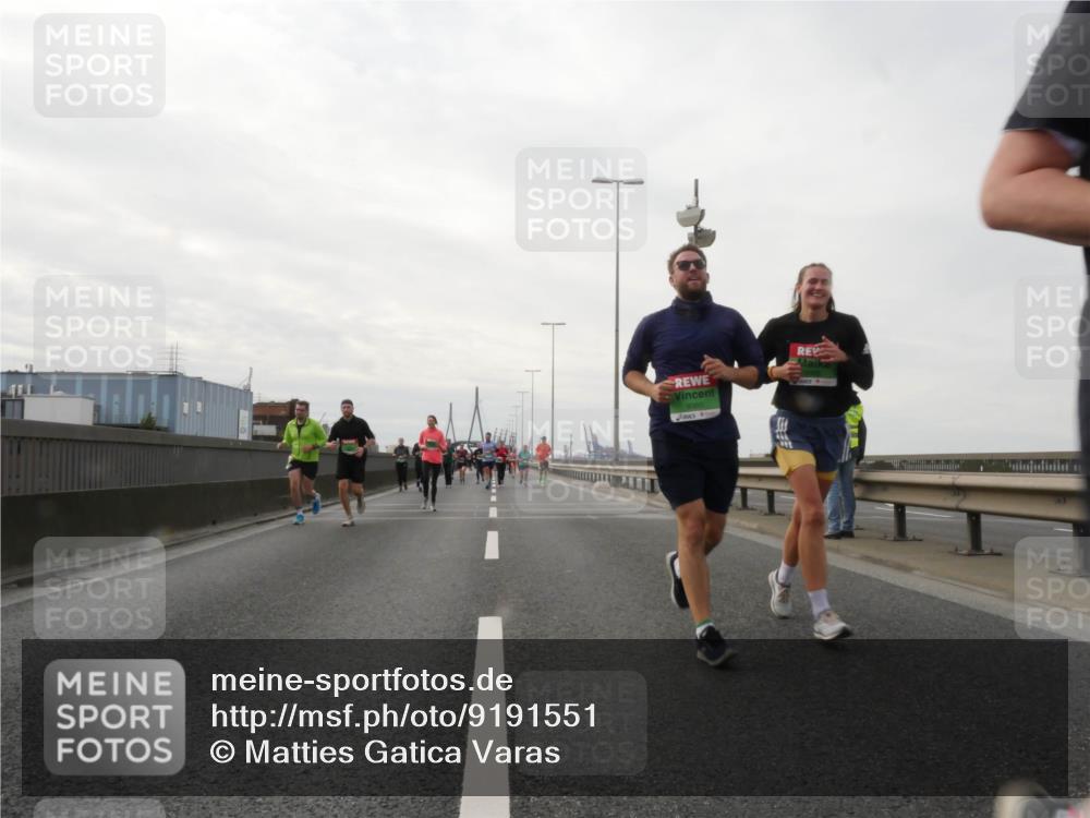 03.10.2025 - Köhlbrandbrückenlauf Matties Gatica Varas http://msf.ph/oto/9191551 03.10.2025 16:06:44 Position 3  meine-sportfotos.de