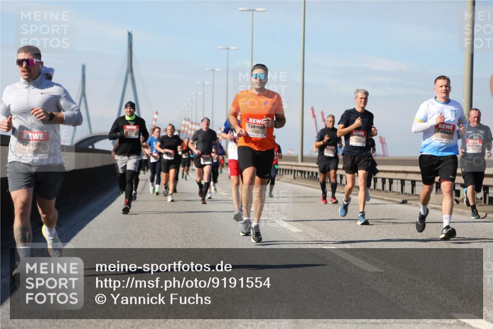 03.10.2025 - Köhlbrandbrückenlauf Yannick Fuchs http://msf.ph/oto/9191554 03.10.2025 11:52:24 Position 3 4547, 5522, 6083, 361 meine-sportfotos.de