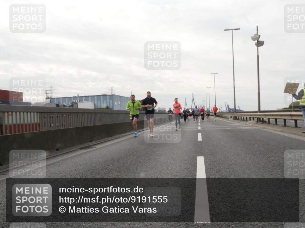 03.10.2025 - Köhlbrandbrückenlauf Matties Gatica Varas http://msf.ph/oto/9191555 03.10.2025 16:06:45 Position 3  meine-sportfotos.de