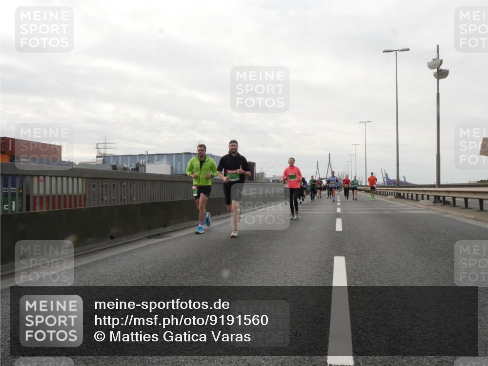 03.10.2025 - Köhlbrandbrückenlauf Matties Gatica Varas http://msf.ph/oto/9191560 03.10.2025 16:06:46 Position 3  meine-sportfotos.de