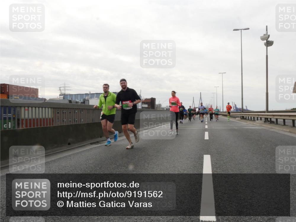 03.10.2025 - Köhlbrandbrückenlauf Matties Gatica Varas http://msf.ph/oto/9191562 03.10.2025 16:06:46 Position 3  meine-sportfotos.de