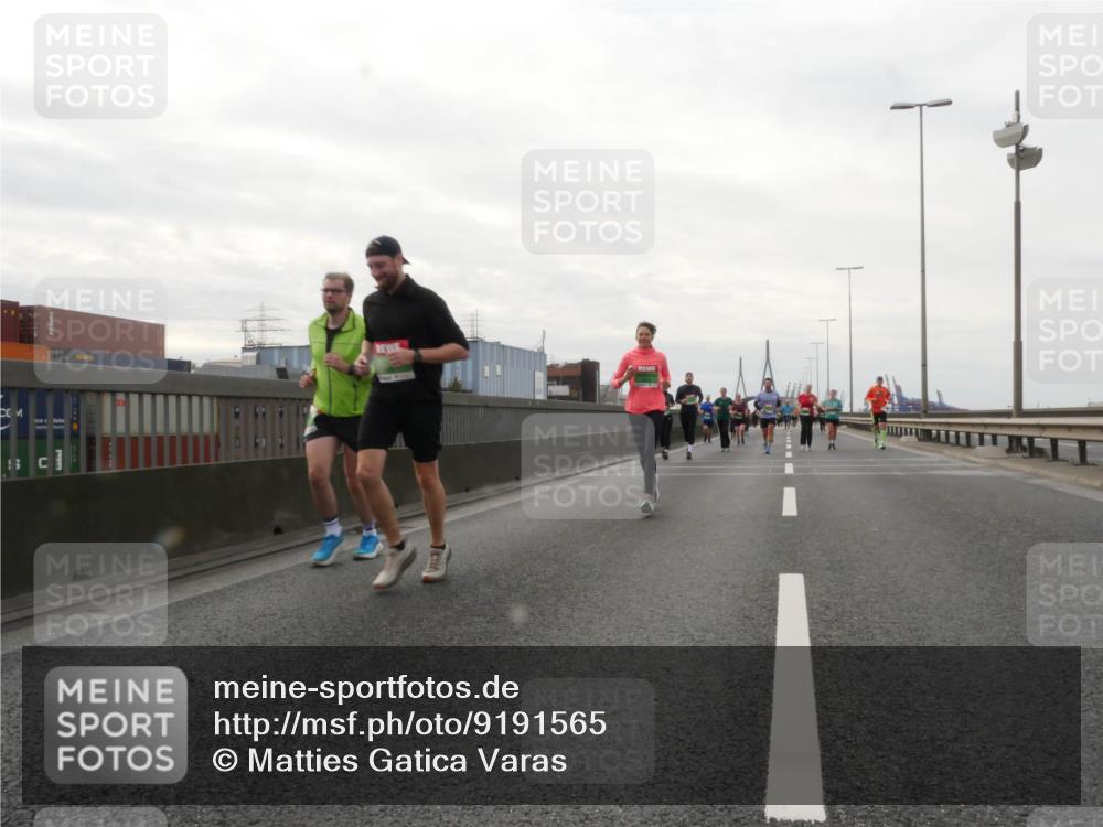 03.10.2025 - Köhlbrandbrückenlauf Matties Gatica Varas http://msf.ph/oto/9191565 03.10.2025 16:06:47 Position 3  meine-sportfotos.de