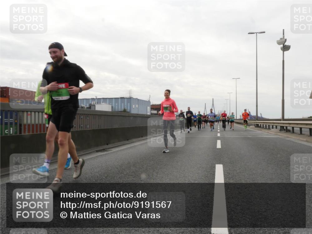03.10.2025 - Köhlbrandbrückenlauf Matties Gatica Varas http://msf.ph/oto/9191567 03.10.2025 16:06:47 Position 3  meine-sportfotos.de