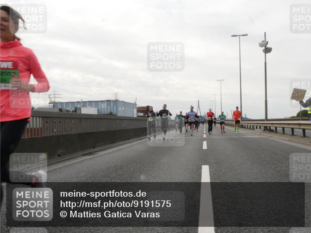 03.10.2025 - Köhlbrandbrückenlauf Matties Gatica Varas http://msf.ph/oto/9191575 03.10.2025 16:06:49 Position 3  meine-sportfotos.de
