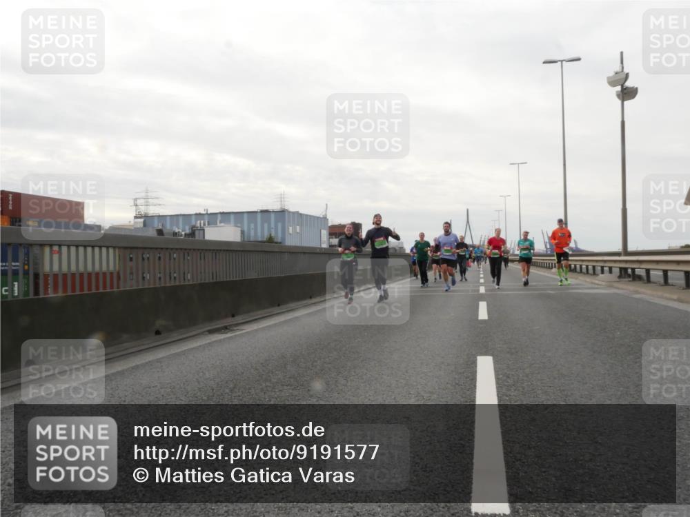 03.10.2025 - Köhlbrandbrückenlauf Matties Gatica Varas http://msf.ph/oto/9191577 03.10.2025 16:06:50 Position 3  meine-sportfotos.de