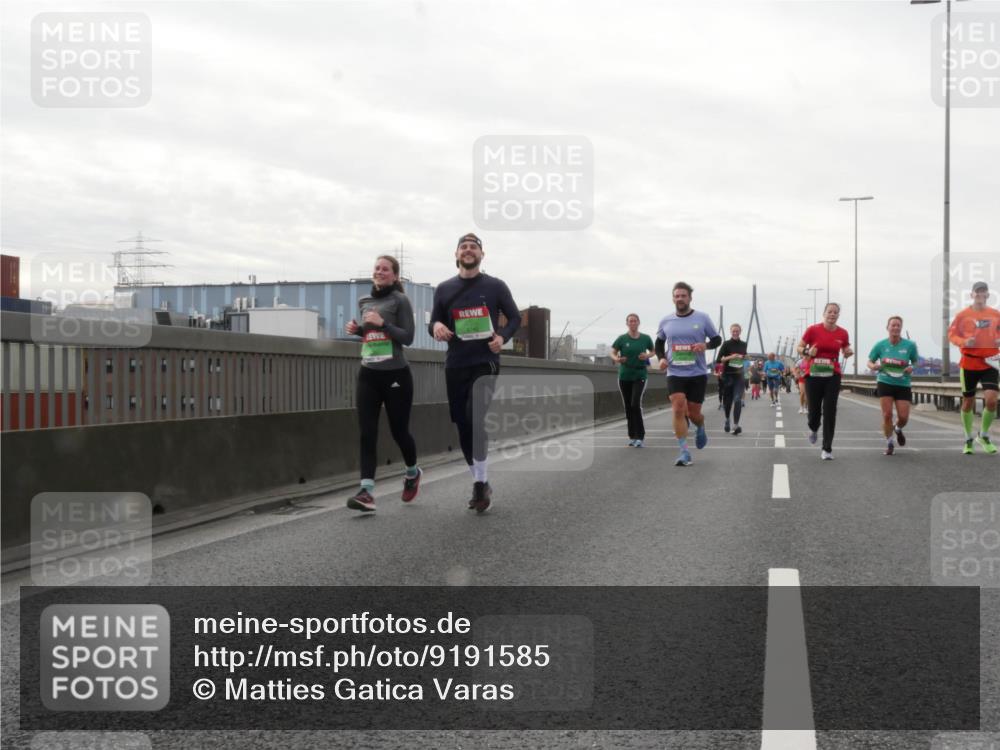 03.10.2025 - Köhlbrandbrückenlauf Matties Gatica Varas http://msf.ph/oto/9191585 03.10.2025 16:06:51 Position 3  meine-sportfotos.de