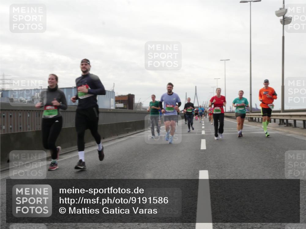 03.10.2025 - Köhlbrandbrückenlauf Matties Gatica Varas http://msf.ph/oto/9191586 03.10.2025 16:06:52 Position 3 69 meine-sportfotos.de
