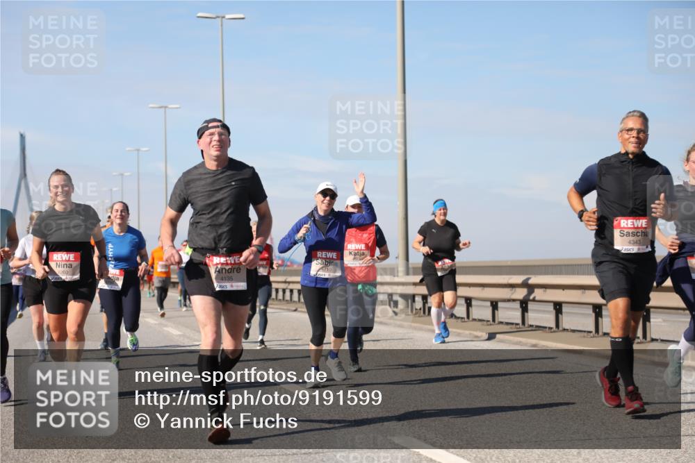 03.10.2025 - Köhlbrandbrückenlauf Yannick Fuchs http://msf.ph/oto/9191599 03.10.2025 11:52:30 Position 3 4260, 4135, 4710, 4343 meine-sportfotos.de