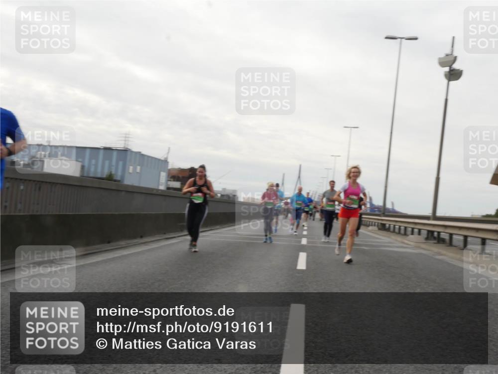 03.10.2025 - Köhlbrandbrückenlauf Matties Gatica Varas http://msf.ph/oto/9191611 03.10.2025 16:06:58 Position 3  meine-sportfotos.de