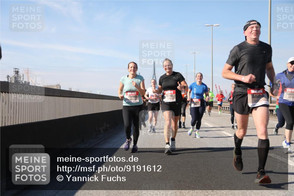 03.10.2025 - Köhlbrandbrückenlauf Yannick Fuchs http://msf.ph/oto/9191612 03.10.2025 11:52:31 Position 3 4521, 4260, 4135, 4710 meine-sportfotos.de