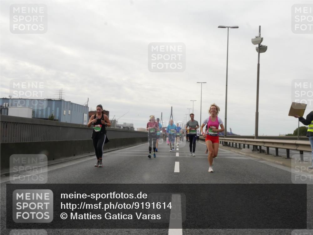 03.10.2025 - Köhlbrandbrückenlauf Matties Gatica Varas http://msf.ph/oto/9191614 03.10.2025 16:06:58 Position 3  meine-sportfotos.de