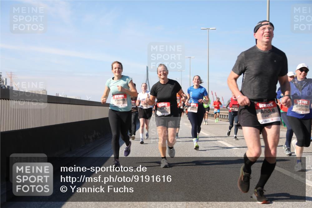 03.10.2025 - Köhlbrandbrückenlauf Yannick Fuchs http://msf.ph/oto/9191616 03.10.2025 11:52:32 Position 3 4521, 4165, 4710 meine-sportfotos.de