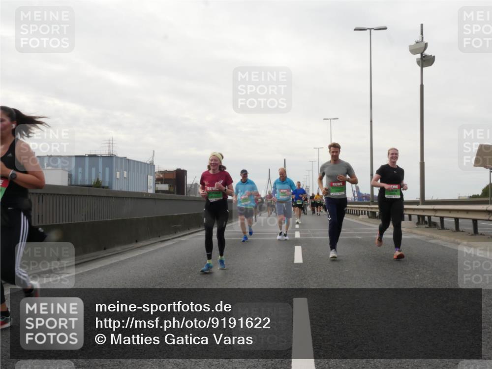 03.10.2025 - Köhlbrandbrückenlauf Matties Gatica Varas http://msf.ph/oto/9191622 03.10.2025 16:07:00 Position 3  meine-sportfotos.de