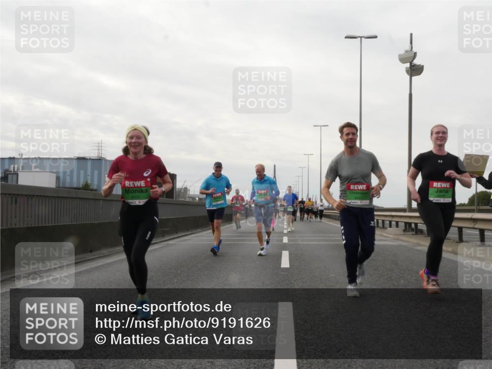 03.10.2025 - Köhlbrandbrückenlauf Matties Gatica Varas http://msf.ph/oto/9191626 03.10.2025 16:07:01 Position 3 8631, 8447 meine-sportfotos.de