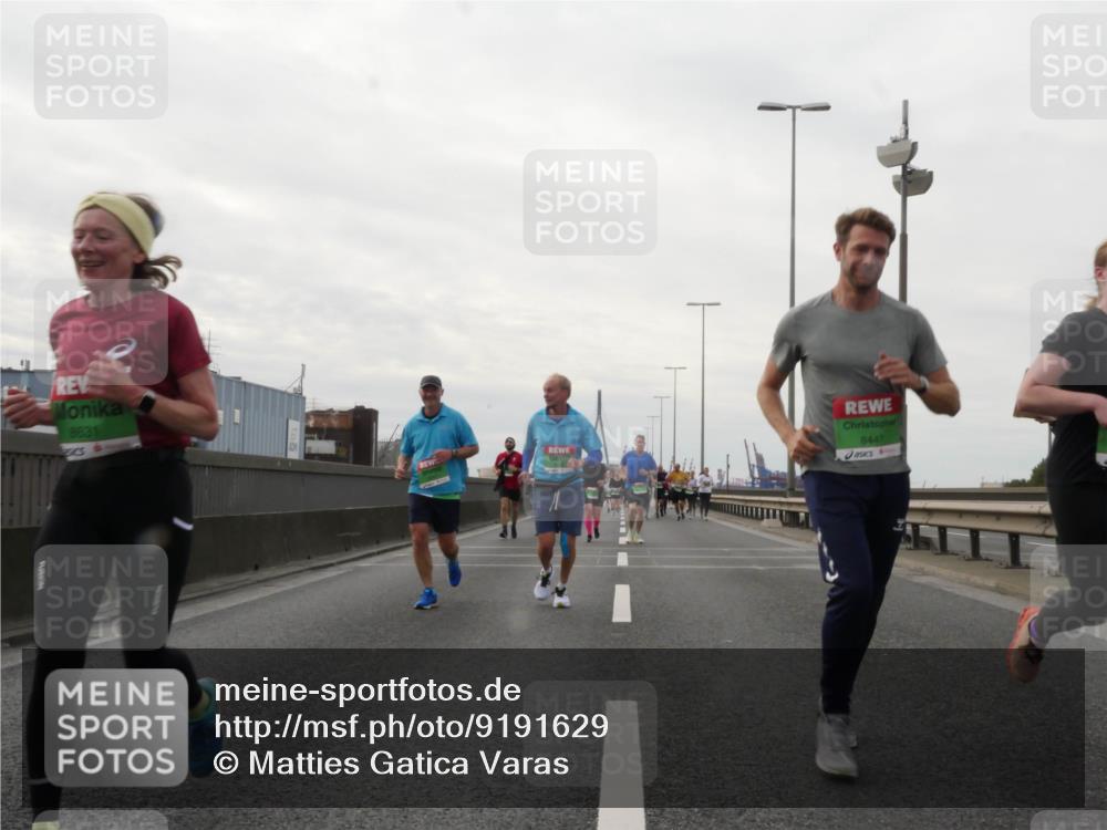 03.10.2025 - Köhlbrandbrückenlauf Matties Gatica Varas http://msf.ph/oto/9191629 03.10.2025 16:07:01 Position 3 8631, 8447 meine-sportfotos.de