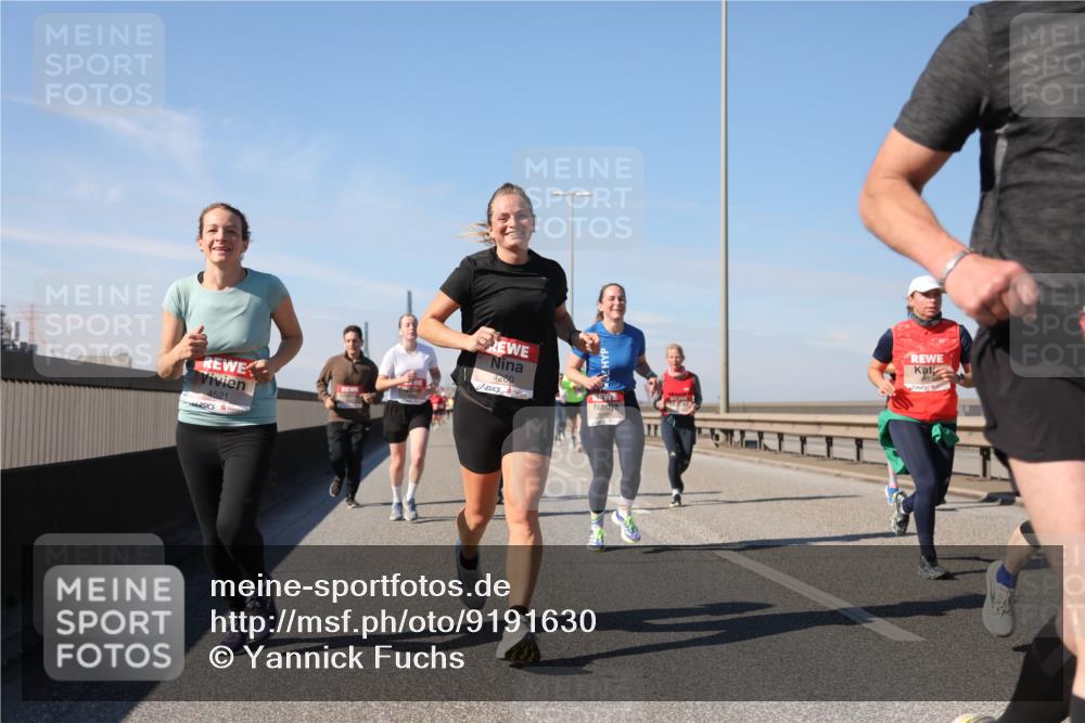 03.10.2025 - Köhlbrandbrückenlauf Yannick Fuchs http://msf.ph/oto/9191630 03.10.2025 11:52:32 Position 3 4521, 4260 meine-sportfotos.de