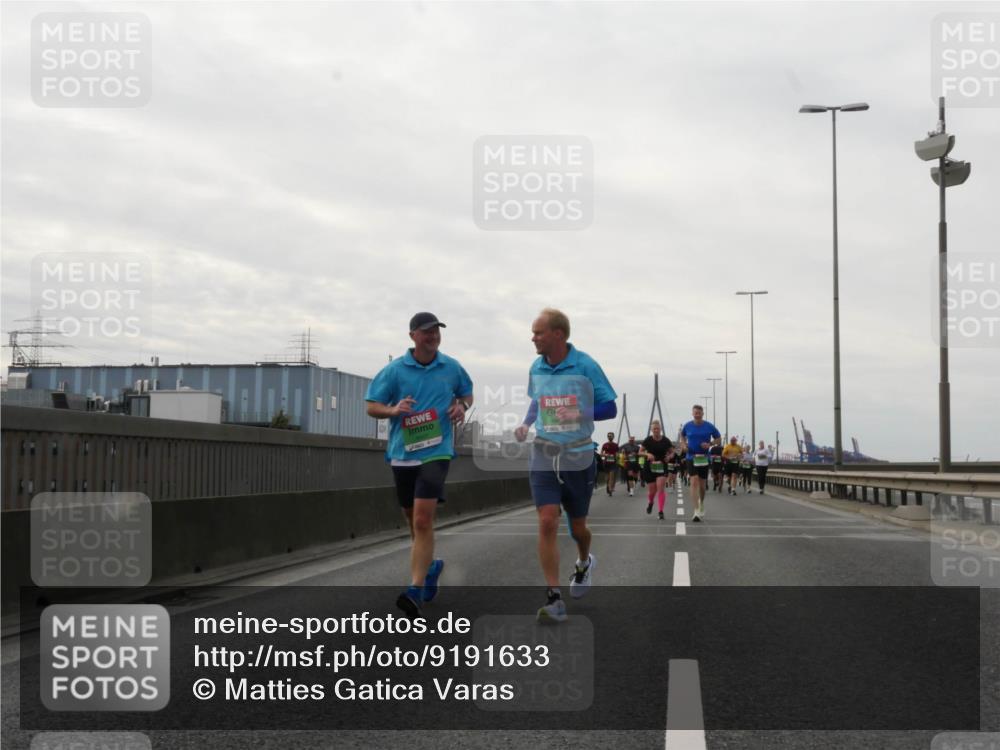 03.10.2025 - Köhlbrandbrückenlauf Matties Gatica Varas http://msf.ph/oto/9191633 03.10.2025 16:07:02 Position 3  meine-sportfotos.de