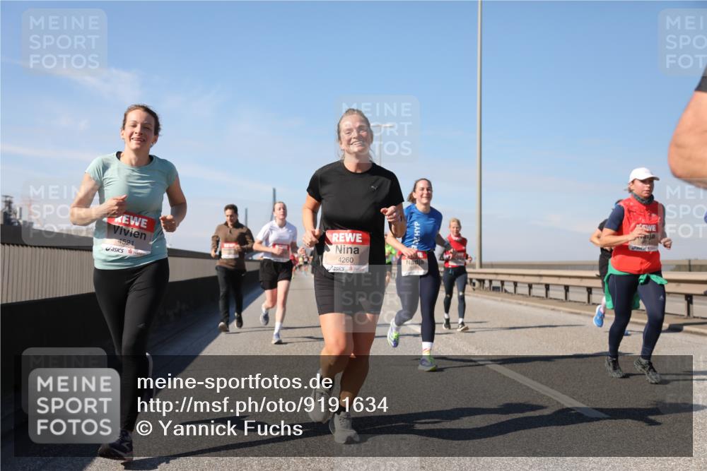 03.10.2025 - Köhlbrandbrückenlauf Yannick Fuchs http://msf.ph/oto/9191634 03.10.2025 11:52:33 Position 3 4521, 4260 meine-sportfotos.de
