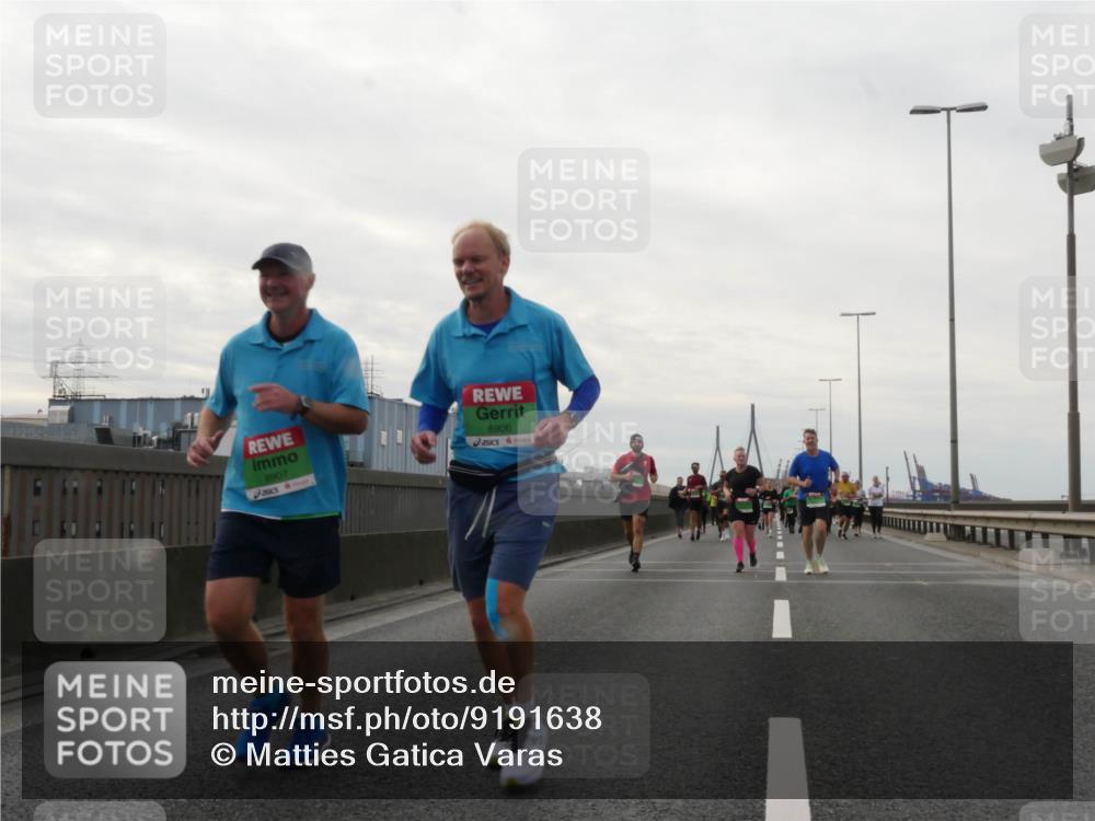 03.10.2025 - Köhlbrandbrückenlauf Matties Gatica Varas http://msf.ph/oto/9191638 03.10.2025 16:07:03 Position 3 8907, 8906 meine-sportfotos.de