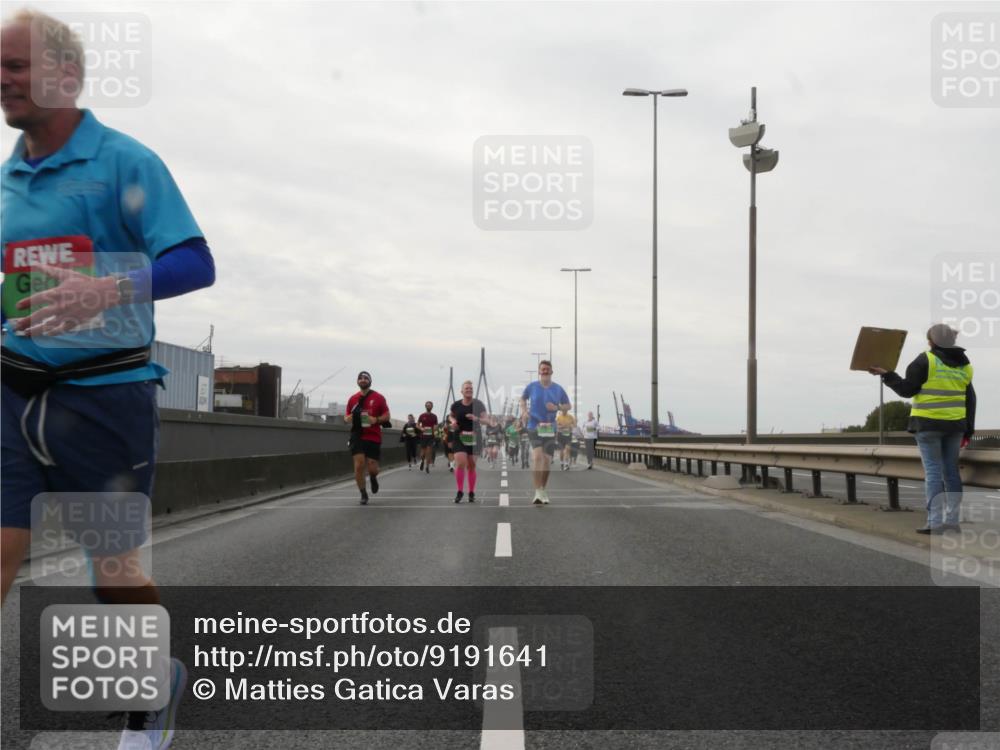 03.10.2025 - Köhlbrandbrückenlauf Matties Gatica Varas http://msf.ph/oto/9191641 03.10.2025 16:07:04 Position 3  meine-sportfotos.de