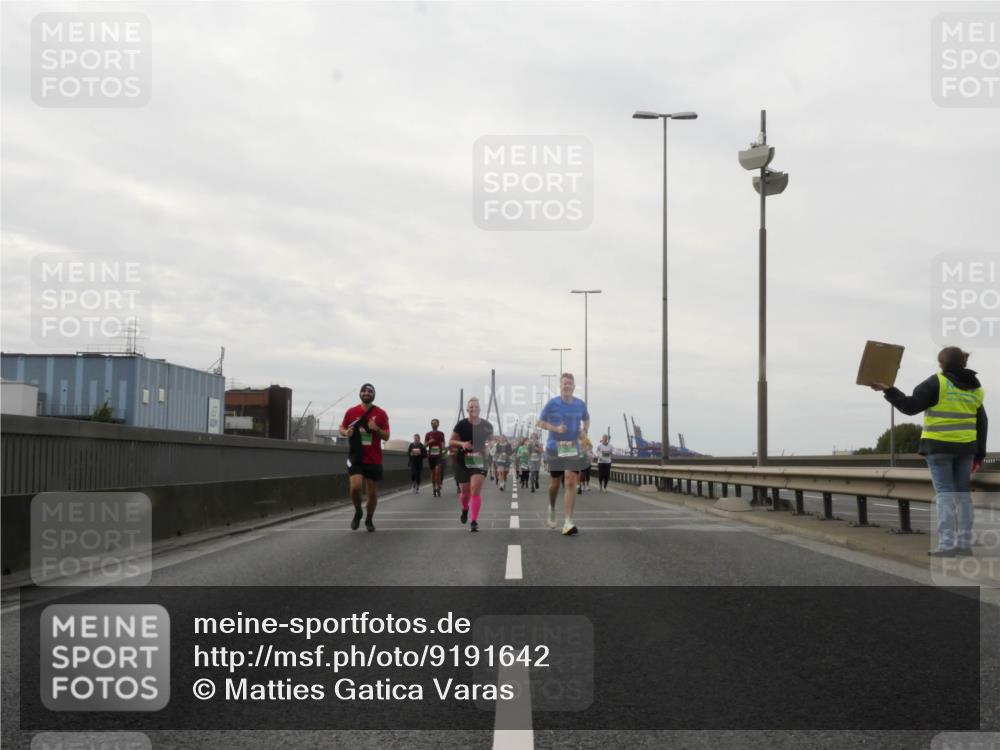 03.10.2025 - Köhlbrandbrückenlauf Matties Gatica Varas http://msf.ph/oto/9191642 03.10.2025 16:07:04 Position 3  meine-sportfotos.de