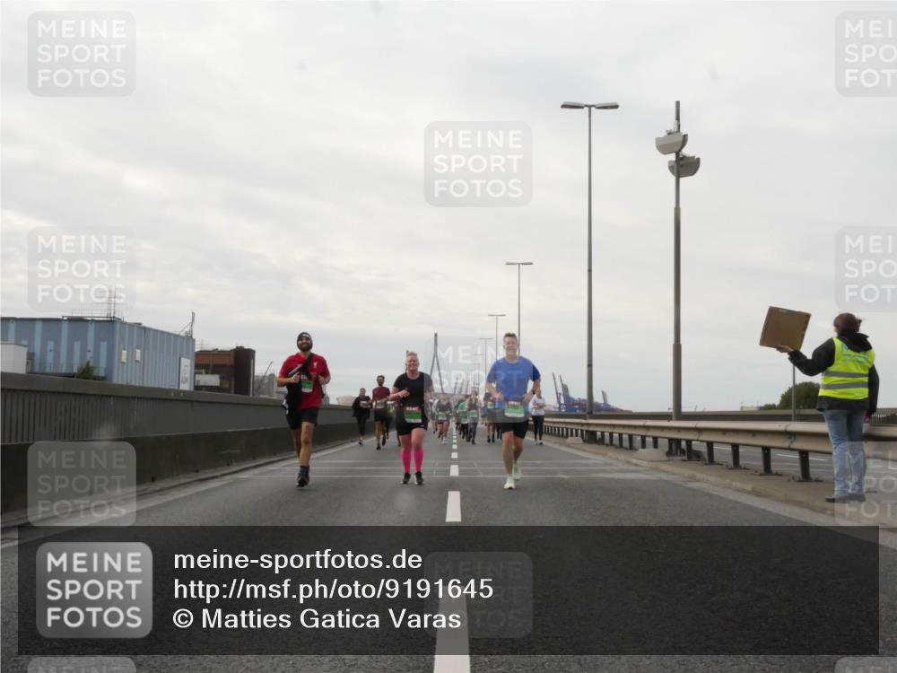 03.10.2025 - Köhlbrandbrückenlauf Matties Gatica Varas http://msf.ph/oto/9191645 03.10.2025 16:07:05 Position 3  meine-sportfotos.de