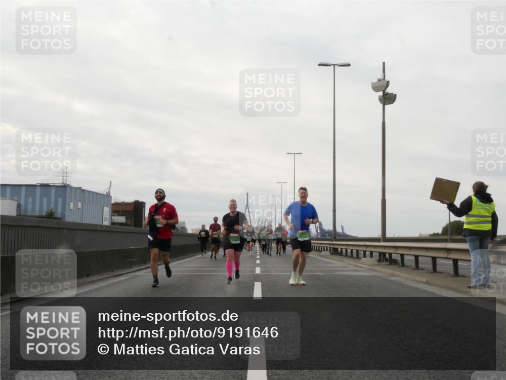 03.10.2025 - Köhlbrandbrückenlauf Matties Gatica Varas http://msf.ph/oto/9191646 03.10.2025 16:07:05 Position 3  meine-sportfotos.de