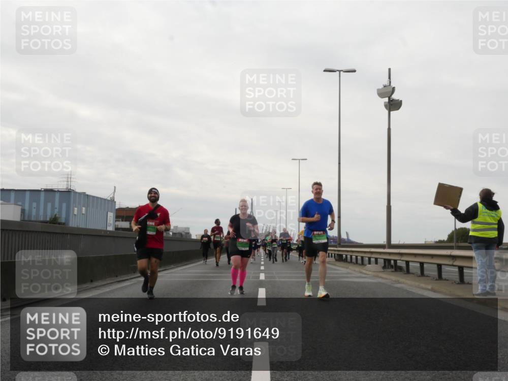 03.10.2025 - Köhlbrandbrückenlauf Matties Gatica Varas http://msf.ph/oto/9191649 03.10.2025 16:07:06 Position 3  meine-sportfotos.de