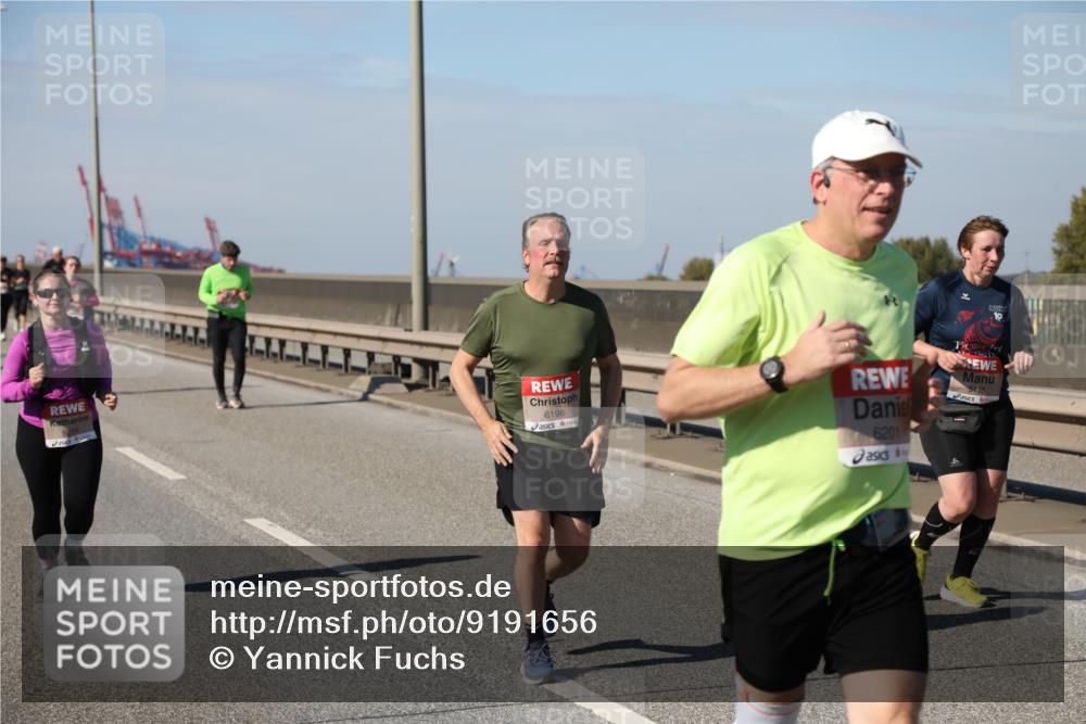 03.10.2025 - Köhlbrandbrückenlauf Yannick Fuchs http://msf.ph/oto/9191656 03.10.2025 12:12:32 Position 3 6196, 6201, 5135 meine-sportfotos.de