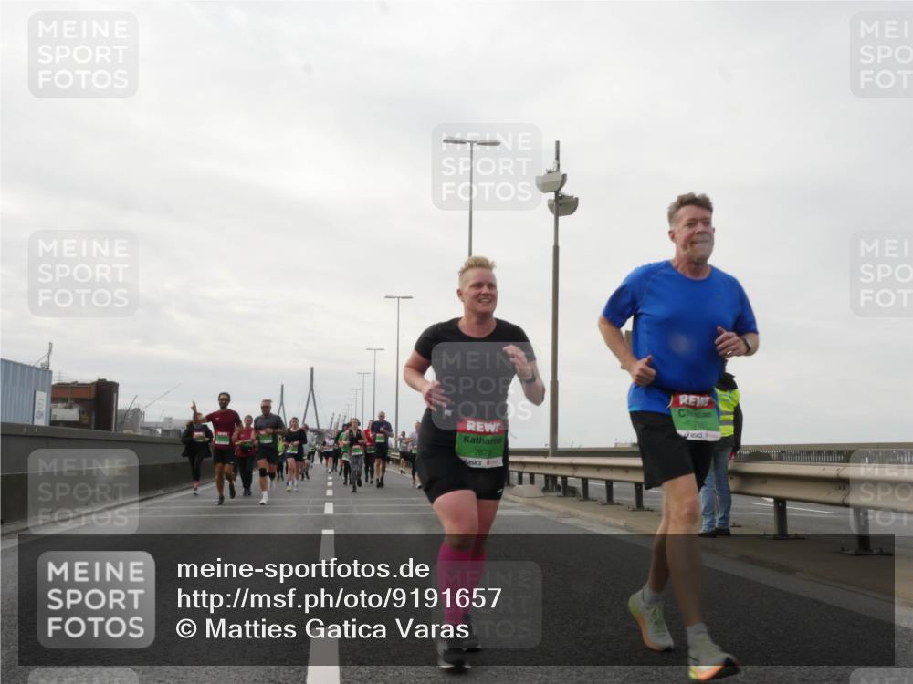03.10.2025 - Köhlbrandbrückenlauf Matties Gatica Varas http://msf.ph/oto/9191657 03.10.2025 16:07:08 Position 3 7672 meine-sportfotos.de