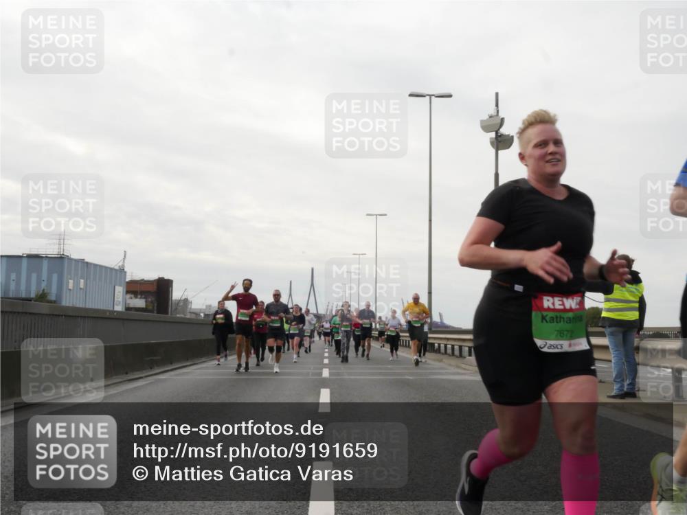 03.10.2025 - Köhlbrandbrückenlauf Matties Gatica Varas http://msf.ph/oto/9191659 03.10.2025 16:07:08 Position 3 7672 meine-sportfotos.de
