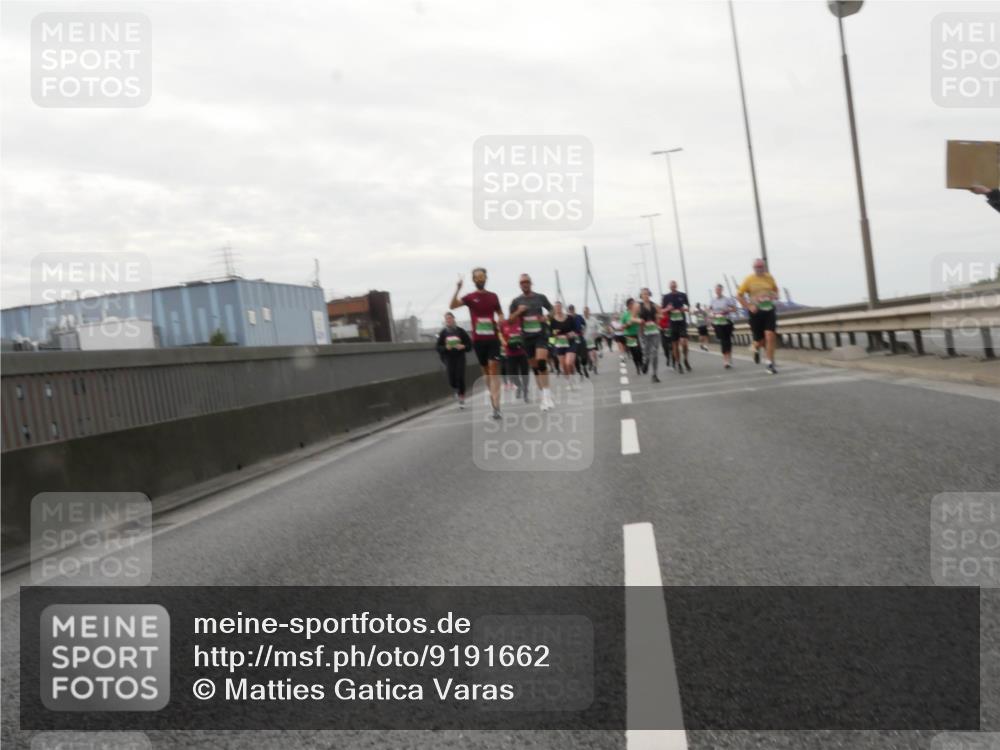 03.10.2025 - Köhlbrandbrückenlauf Matties Gatica Varas http://msf.ph/oto/9191662 03.10.2025 16:07:09 Position 3  meine-sportfotos.de