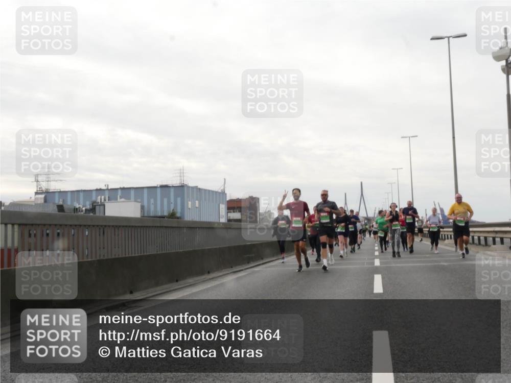 03.10.2025 - Köhlbrandbrückenlauf Matties Gatica Varas http://msf.ph/oto/9191664 03.10.2025 16:07:09 Position 3  meine-sportfotos.de