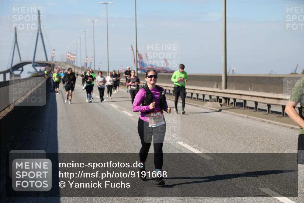 03.10.2025 - Köhlbrandbrückenlauf Yannick Fuchs http://msf.ph/oto/9191668 03.10.2025 12:12:32 Position 3 5279 meine-sportfotos.de