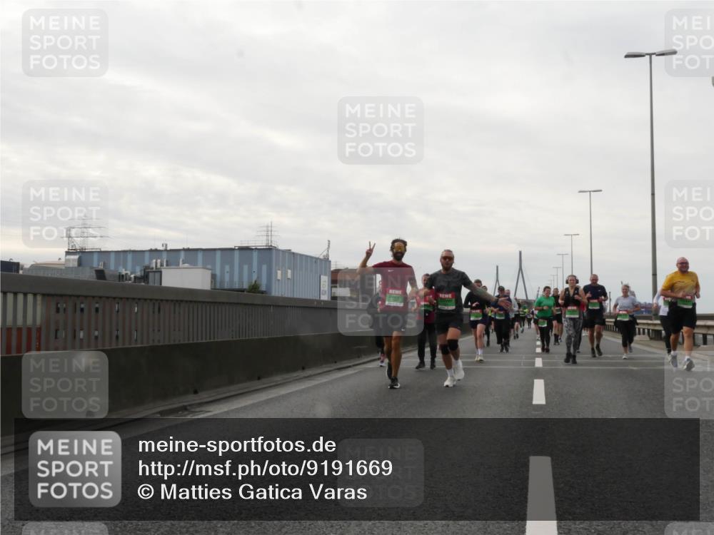 03.10.2025 - Köhlbrandbrückenlauf Matties Gatica Varas http://msf.ph/oto/9191669 03.10.2025 16:07:10 Position 3  meine-sportfotos.de