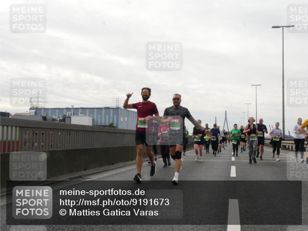 03.10.2025 - Köhlbrandbrückenlauf Matties Gatica Varas http://msf.ph/oto/9191673 03.10.2025 16:07:11 Position 3  meine-sportfotos.de