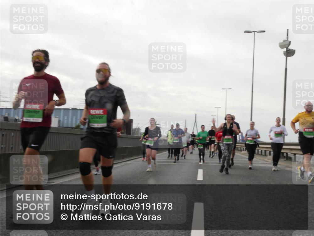 03.10.2025 - Köhlbrandbrückenlauf Matties Gatica Varas http://msf.ph/oto/9191678 03.10.2025 16:07:12 Position 3  meine-sportfotos.de