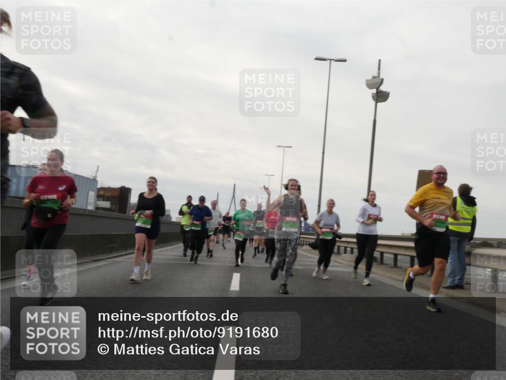 03.10.2025 - Köhlbrandbrückenlauf Matties Gatica Varas http://msf.ph/oto/9191680 03.10.2025 16:07:13 Position 3  meine-sportfotos.de