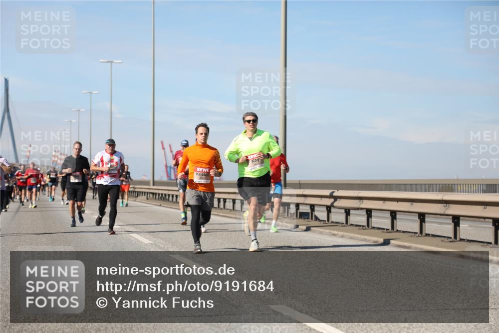 03.10.2025 - Köhlbrandbrückenlauf Yannick Fuchs http://msf.ph/oto/9191684 03.10.2025 11:52:36 Position 3 4429, 4502 meine-sportfotos.de