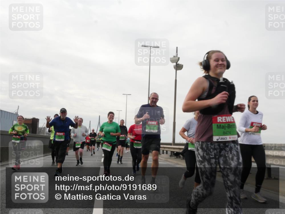 03.10.2025 - Köhlbrandbrückenlauf Matties Gatica Varas http://msf.ph/oto/9191689 03.10.2025 16:07:15 Position 3 8474 meine-sportfotos.de