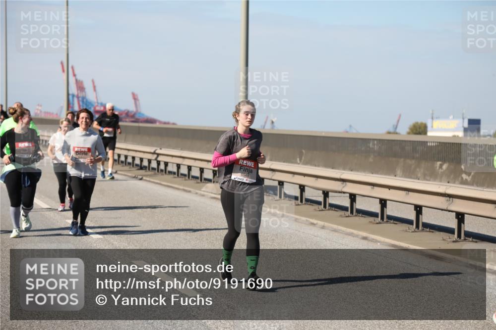 03.10.2025 - Köhlbrandbrückenlauf Yannick Fuchs http://msf.ph/oto/9191690 03.10.2025 12:12:39 Position 3 6548 meine-sportfotos.de