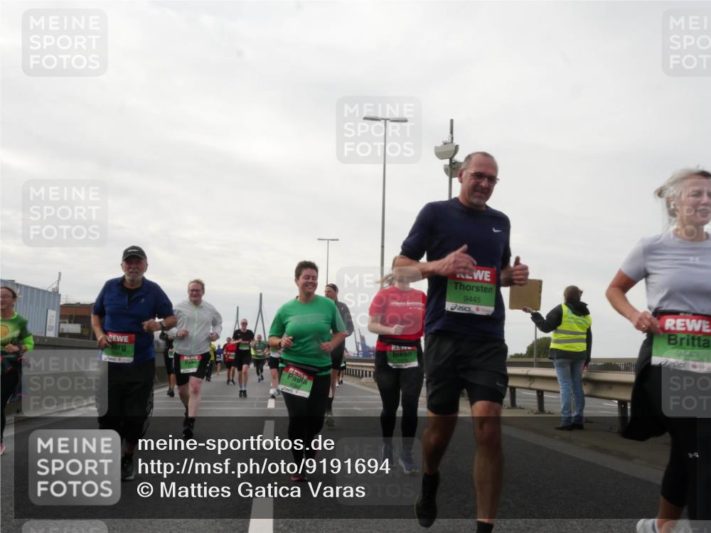 03.10.2025 - Köhlbrandbrückenlauf Matties Gatica Varas http://msf.ph/oto/9191694 03.10.2025 16:07:16 Position 3 9350, 9445, 9443 meine-sportfotos.de