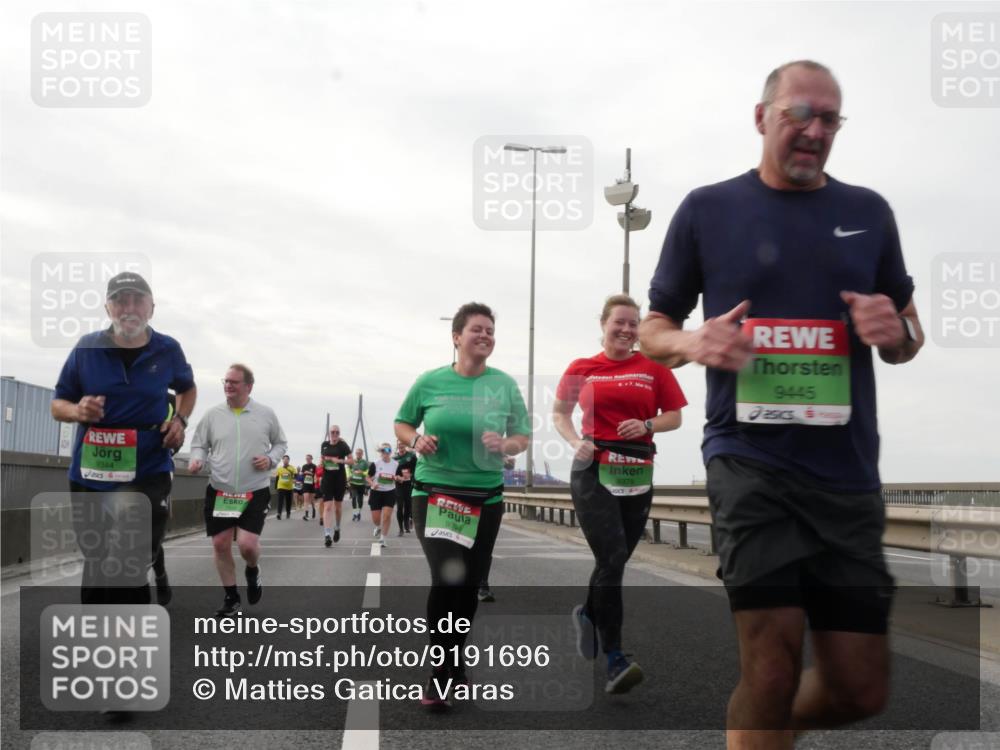 03.10.2025 - Köhlbrandbrückenlauf Matties Gatica Varas http://msf.ph/oto/9191696 03.10.2025 16:07:16 Position 3 9344, 9304, 7, 9445, 9379 meine-sportfotos.de