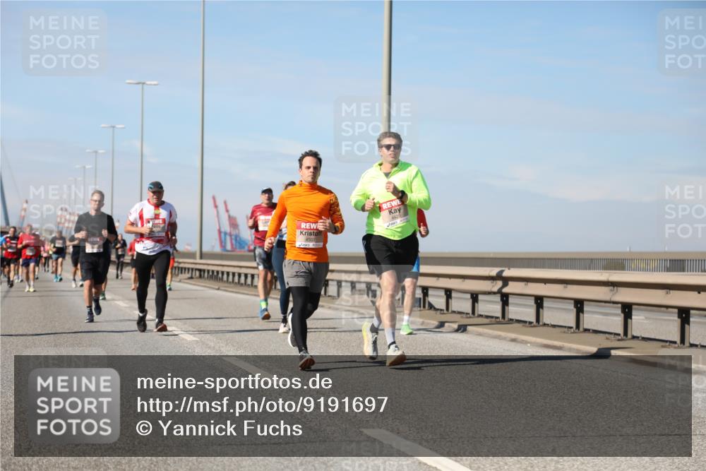 03.10.2025 - Köhlbrandbrückenlauf Yannick Fuchs http://msf.ph/oto/9191697 03.10.2025 11:52:37 Position 3 4502, 4429 meine-sportfotos.de