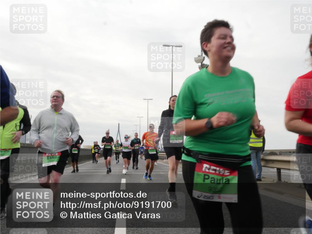 03.10.2025 - Köhlbrandbrückenlauf Matties Gatica Varas http://msf.ph/oto/9191700 03.10.2025 16:07:17 Position 3 7948, 938 meine-sportfotos.de