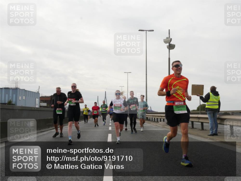 03.10.2025 - Köhlbrandbrückenlauf Matties Gatica Varas http://msf.ph/oto/9191710 03.10.2025 16:07:19 Position 3 8438 meine-sportfotos.de