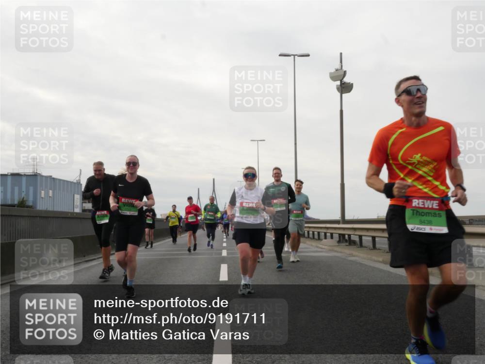 03.10.2025 - Köhlbrandbrückenlauf Matties Gatica Varas http://msf.ph/oto/9191711 03.10.2025 16:07:20 Position 3 8438 meine-sportfotos.de