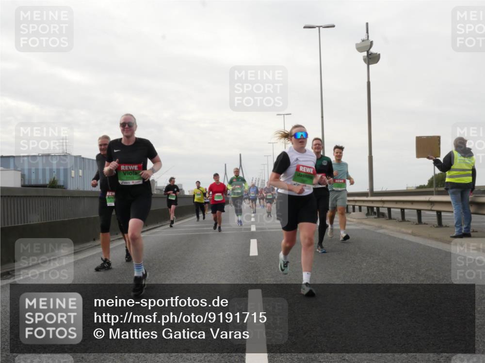 03.10.2025 - Köhlbrandbrückenlauf Matties Gatica Varas http://msf.ph/oto/9191715 03.10.2025 16:07:20 Position 3 7759, 96 meine-sportfotos.de