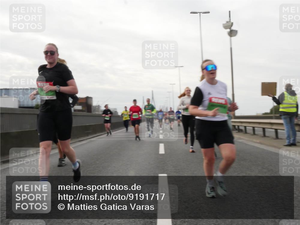 03.10.2025 - Köhlbrandbrückenlauf Matties Gatica Varas http://msf.ph/oto/9191717 03.10.2025 16:07:21 Position 3  meine-sportfotos.de