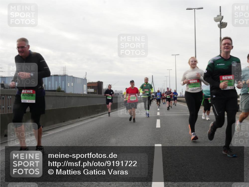 03.10.2025 - Köhlbrandbrückenlauf Matties Gatica Varas http://msf.ph/oto/9191722 03.10.2025 16:07:22 Position 3 8711, 7830 meine-sportfotos.de